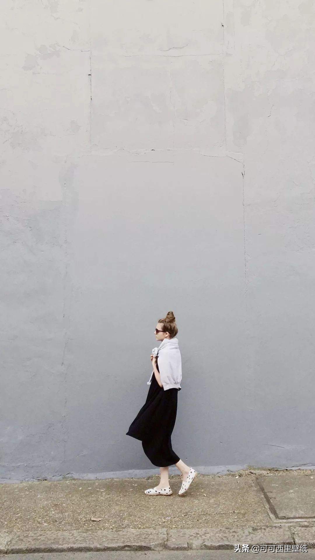 最近比较火的微信聊天背景,微信黑背景如何换成白背景