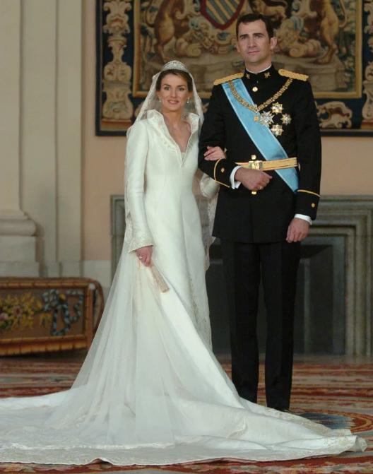 英国皇室婚纱凯特,英国王妃凯特婚纱价值