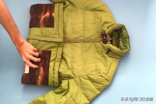 羽绒服最简单的收纳法视频,这才是羽绒服正确穿法