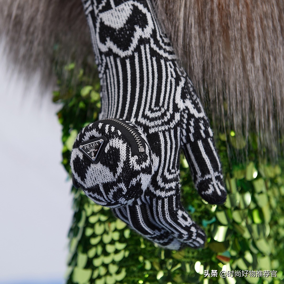 prada绗缝尼龙男士包,prada徽标印花帆布包