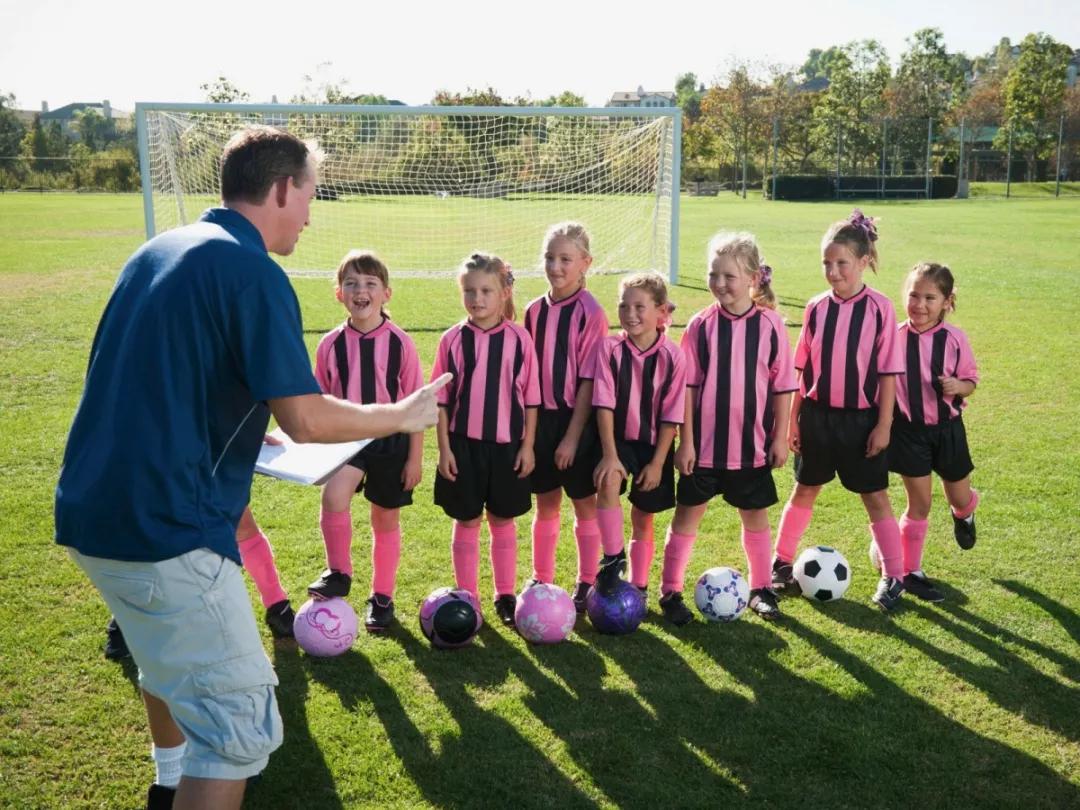 校园足球迈进2.0时代去向何方,校园足球重在基础而非竞技