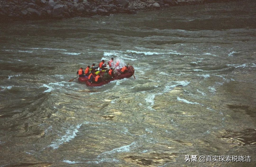 二十个男人和一条江（附：每个队员大头照）