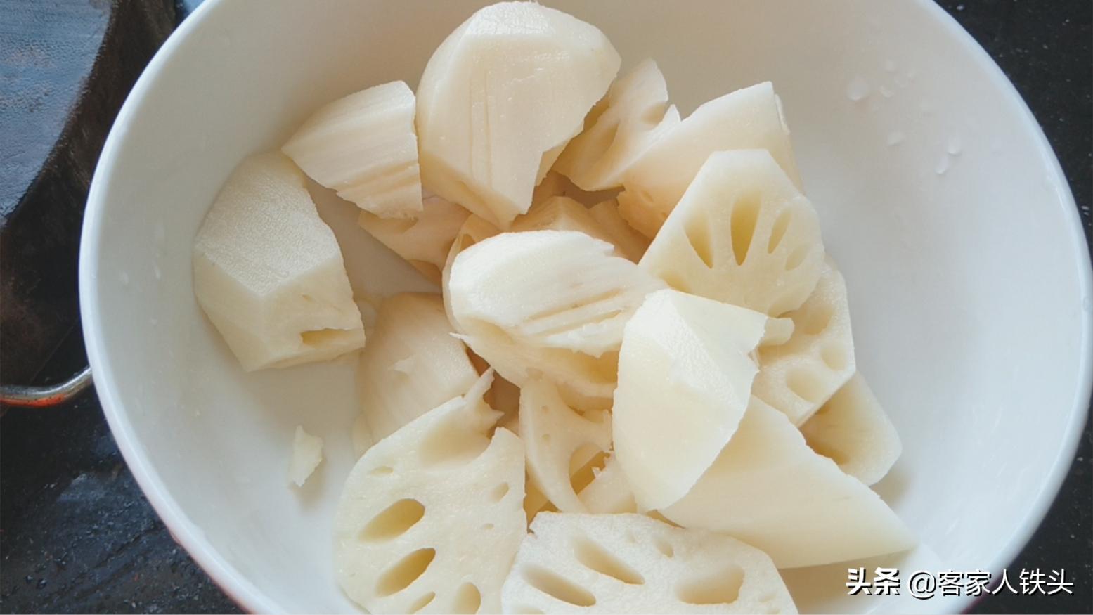 2节莲藕不煎不炸,这样做一锅,大人小孩抢着吃,营养好吃又下饭