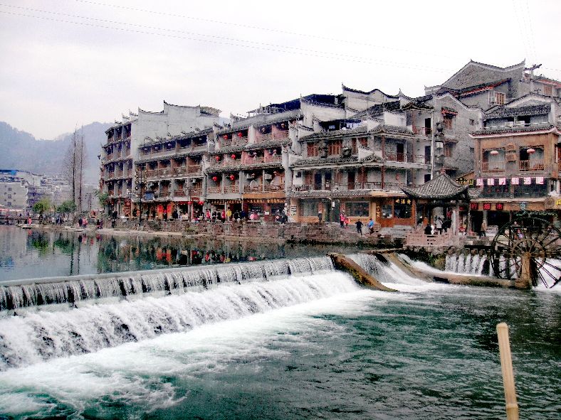 凤凰古城风景优美漂亮,凤凰古城被谁称作是最美的小城