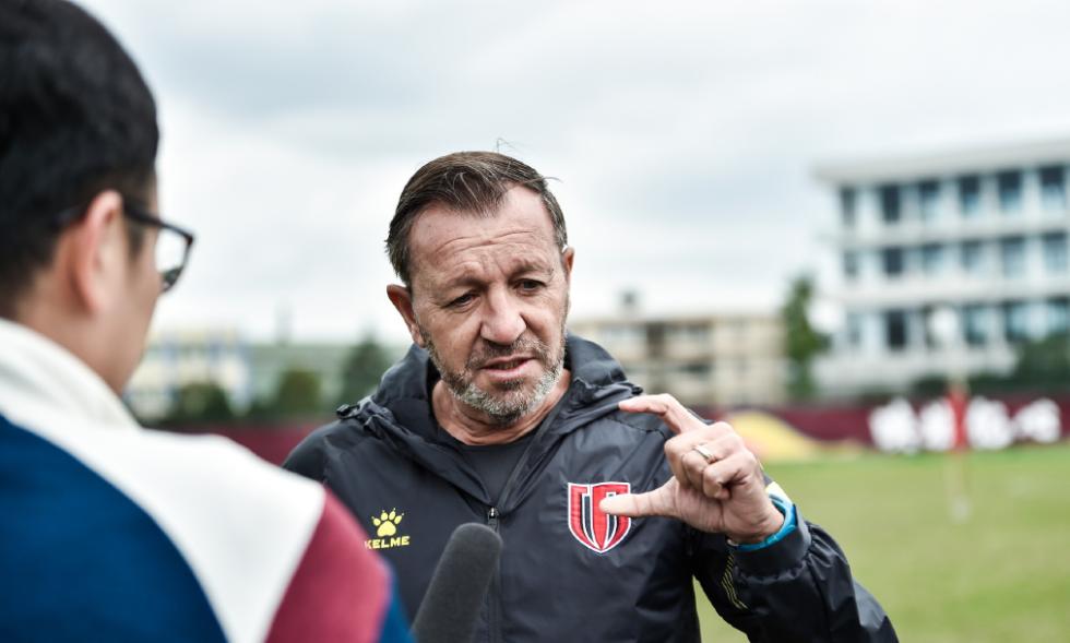 成都兴城足球队立志冲超,成都兴城足球城