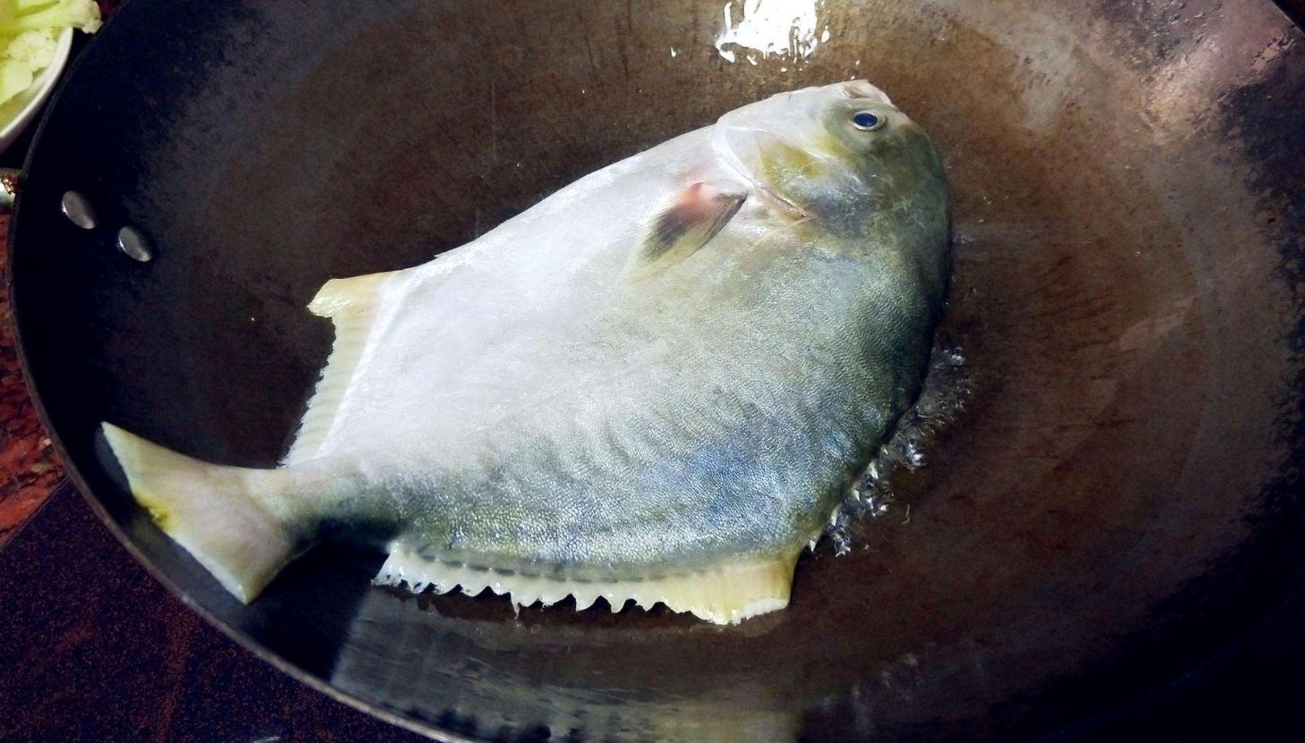 鲳鱼的做法清蒸几分钟最好,鲳鱼怎么做好吃又简单家常做法