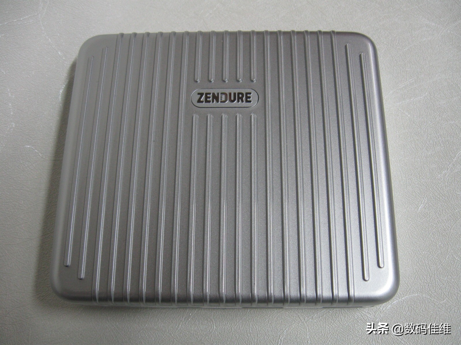 SuperTank100W笔记本移动电源套装评测+拆解