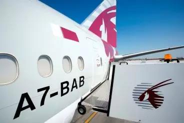 卡塔尔航空777经济舱体验,卡塔尔航空qsuite商务舱是哪个飞机