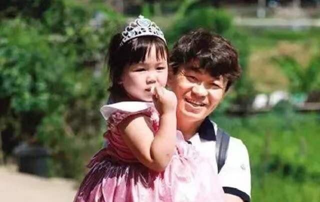 王宝强10岁儿子近照豪妈视频,王宝强儿子长相特征