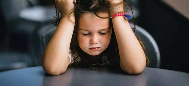 打完孩子自己心里很内疚怎么办,打完孩子又心疼又后悔怎么办