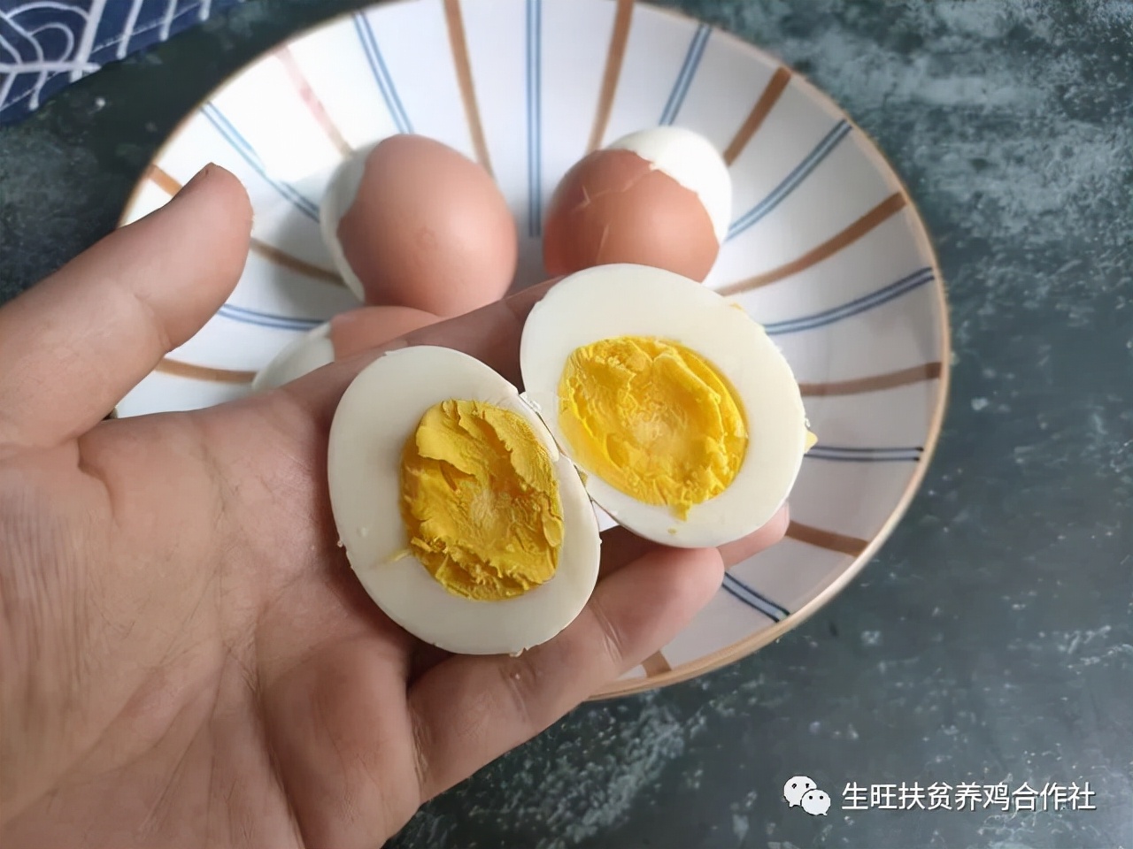 熟鸡蛋蛋黄外层发青是怎么回事,鸡蛋煮多久才是黄蛋黄