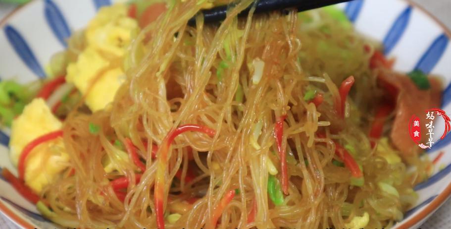 干米粉冷水泡发技巧,湿米粉怎么炒好吃不碎不粘锅