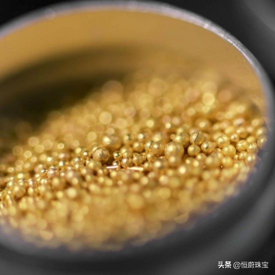 周大福和老凤祥的黄金首饰哪个好,周大福古法黄金手镯值得买吗