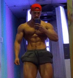 肌肉男女实力强啪，帅翻整个健身圈