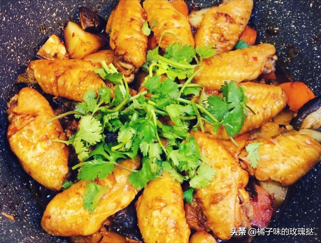 老东北美食青椒炒扇贝肉,青椒炒扇贝墨鱼仔的做法