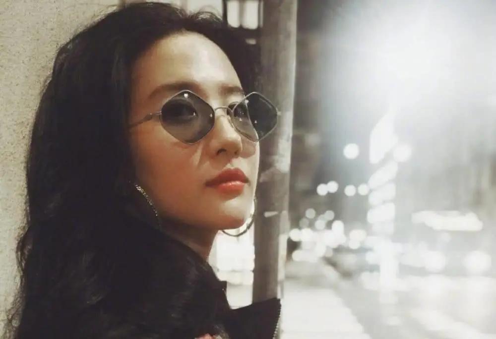 周冬雨成为金像金马双料影后,周冬雨金鸡金像影后颁奖视频