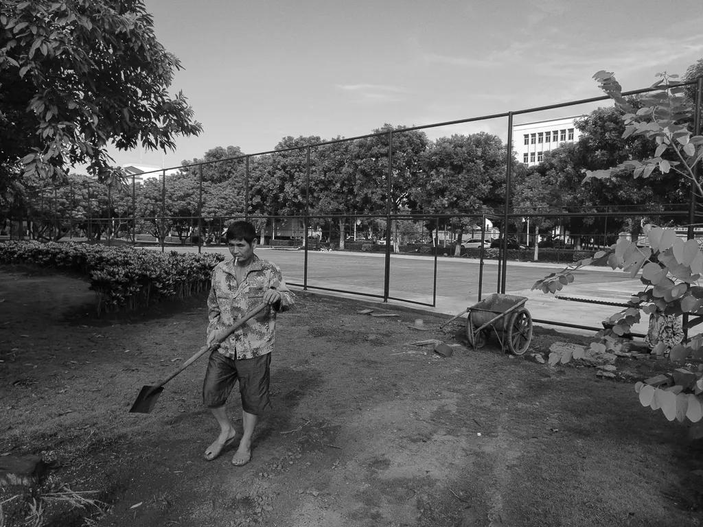 津门网邓书梁：七人足球场施建纪实