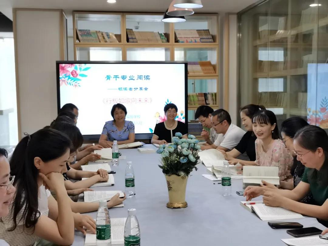 教师如何培养小学生的阅读能力,小学教师靠阅读成功