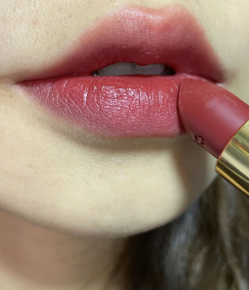 35岁适合涂什么颜色口红 (19岁以上适合涂什么颜色的口红)