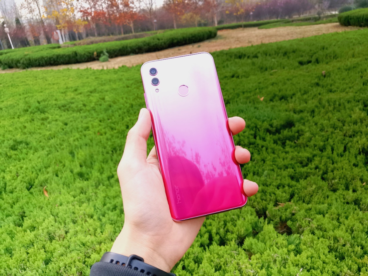 荣耀10青春版朱正廷壁纸无水印,荣耀10青春版渐变红