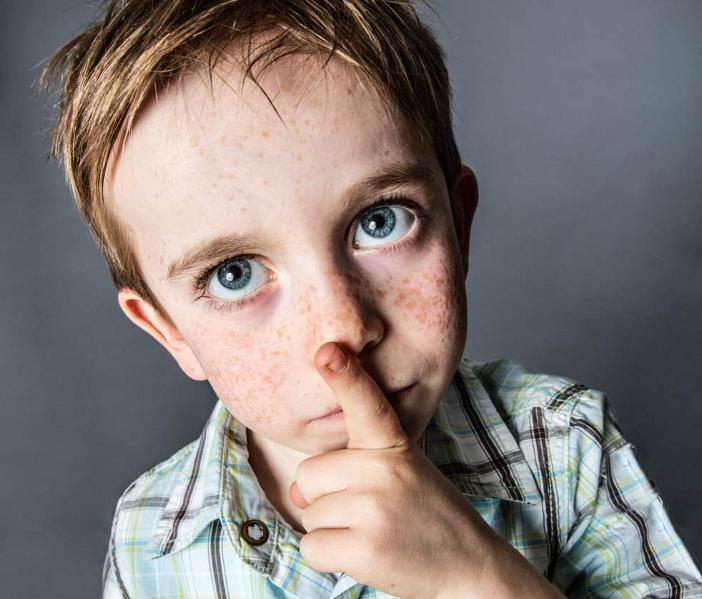 蓝色眼睛宝宝是什么病,小孩蓝色眼睛是什么病