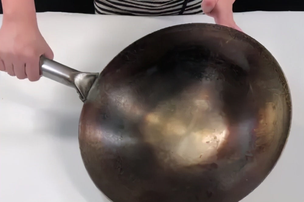 废旧化学铁桶制作的铁锅危害,废油桶压制出来的铁锅的危害