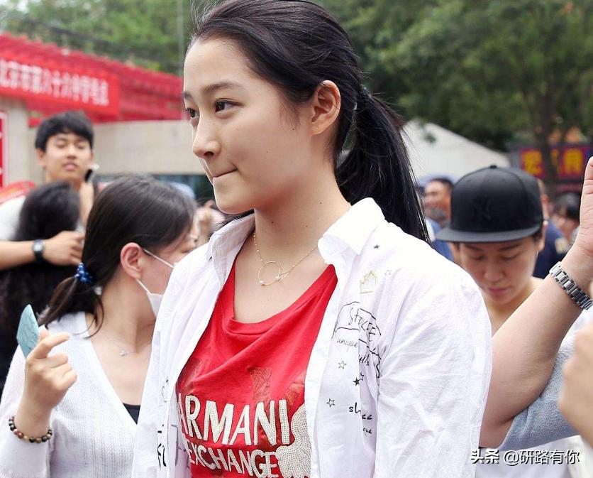 高考分数只超二本线10分，进不了好学校，选择复读还是将来考研？