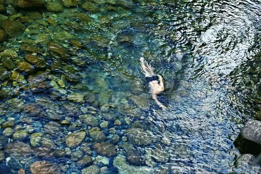 街拍夏日里小姐姐就是任性,夏日任性天气