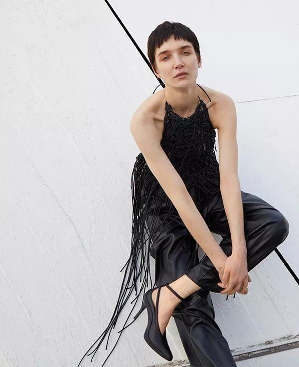 prada普拉达300元,prada旗下鞋子