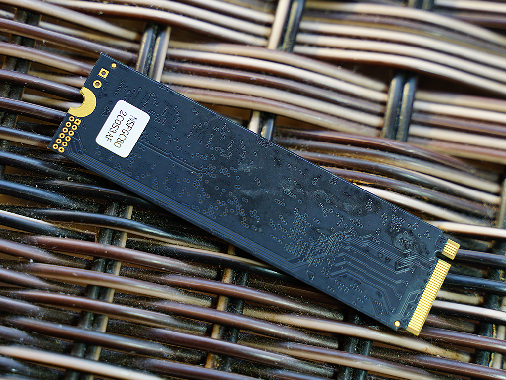 非固态硬盘玩游戏,不玩游戏240g固态硬盘够用吗