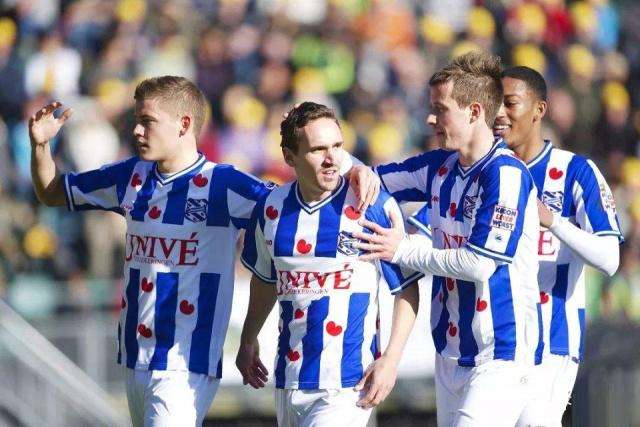 今日荷甲足球比分预测,英超荷甲最新比赛直播回放