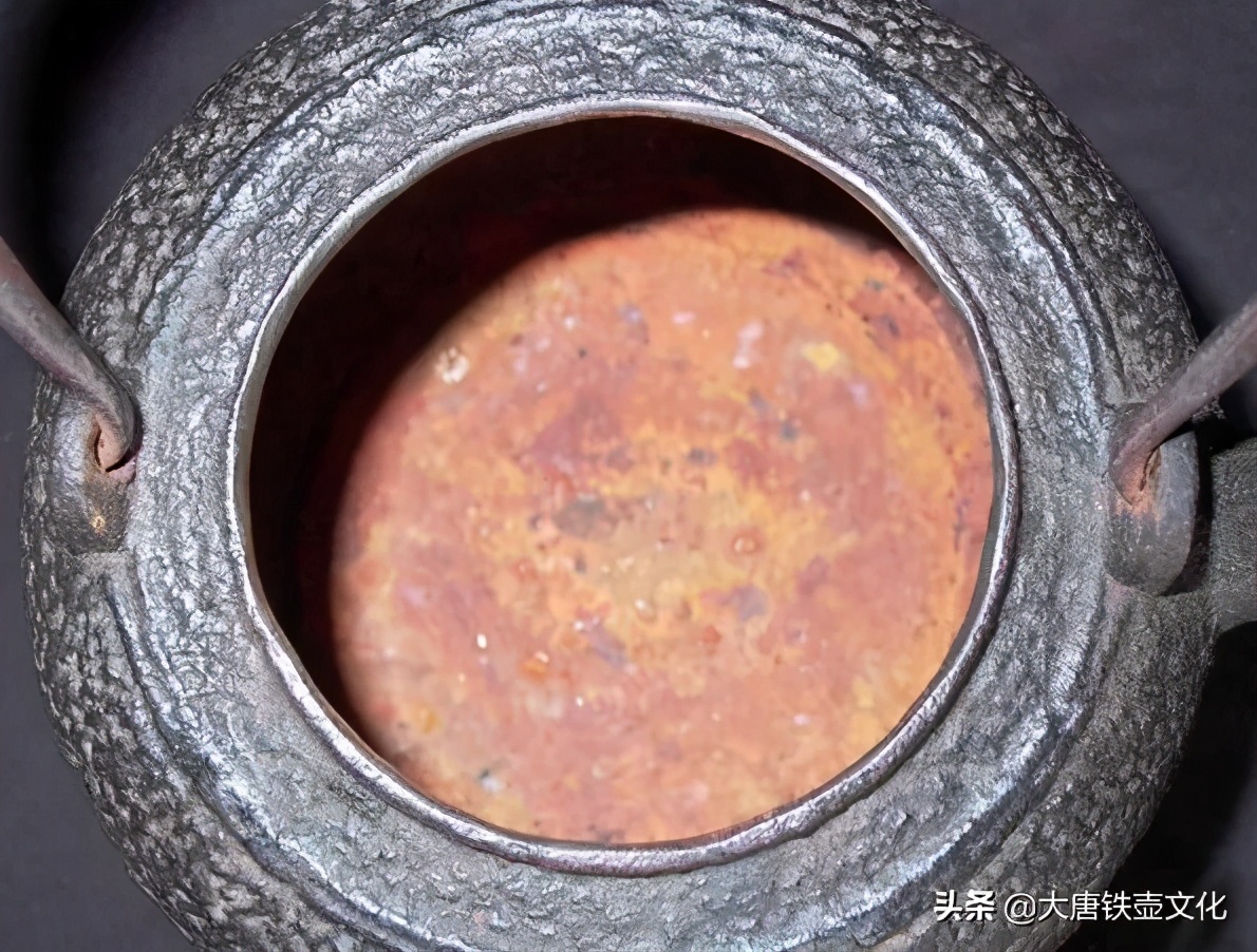 日本铁壶怎么快速养水垢,铁壶白色水垢是什么原因