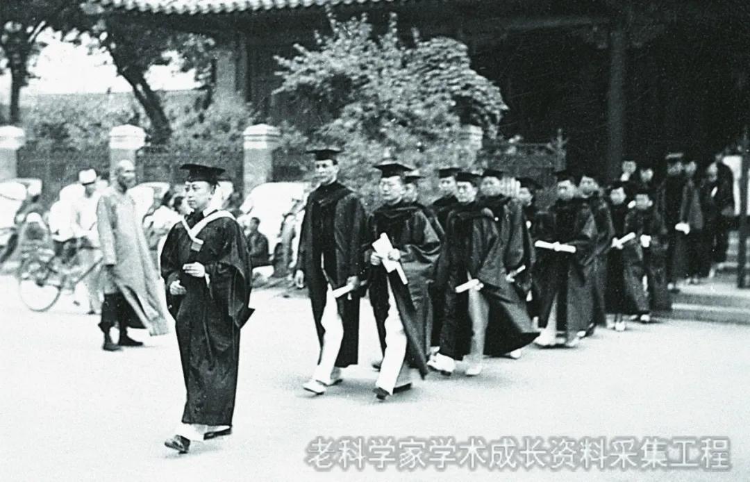 中国著名泌尿外科吴阶平教授,吴阶平泌尿外科学上中下册