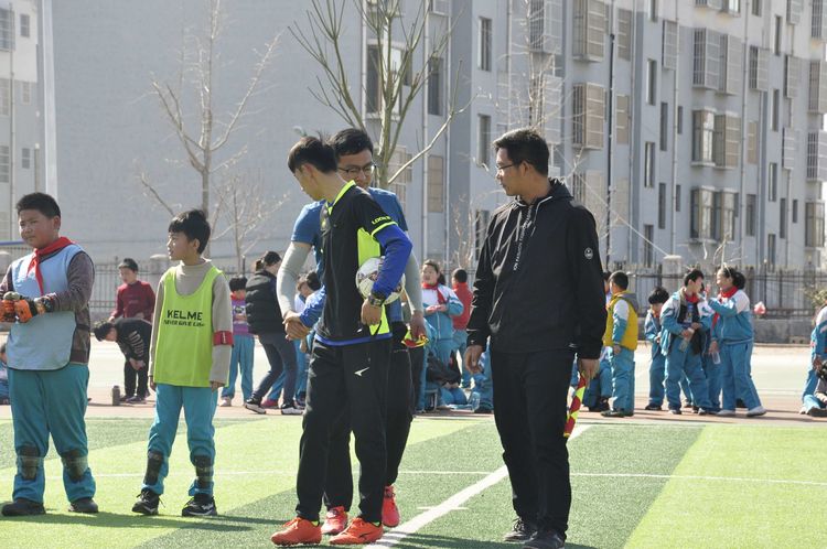 枣庄市建设路小学足球比赛,枣庄薛城区临山小学足球比赛