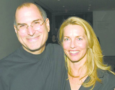 苹果公司创始人乔布斯在银幕演讲,苹果创始人乔布斯个人简介