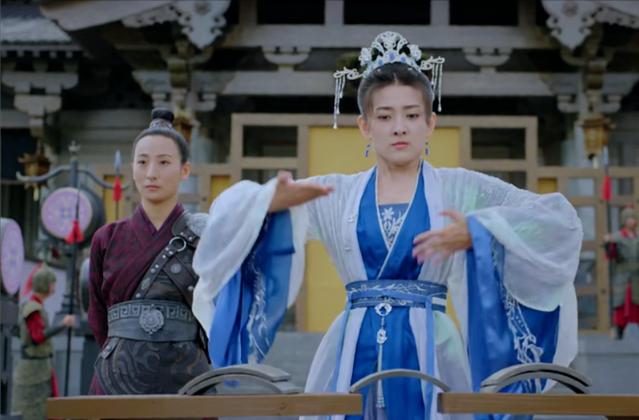 一人分饰三角片段,一人分饰多角电视剧吻戏