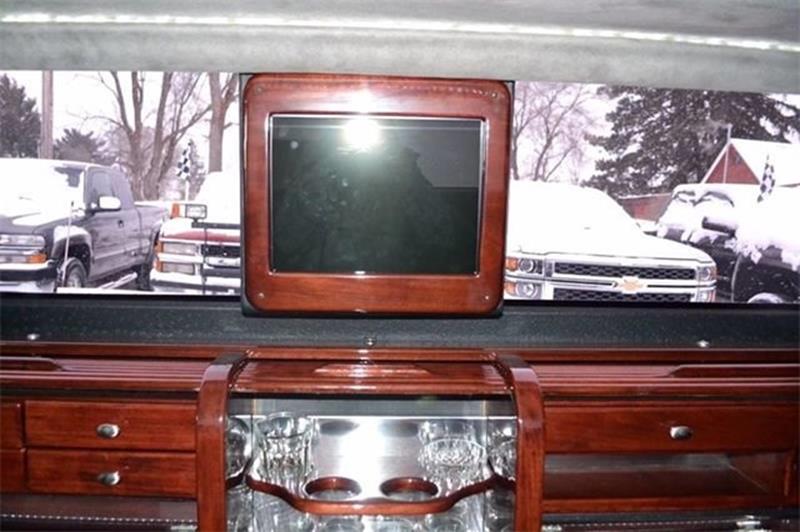 没见过的中古驰鹏加长版，售价不足3.5万美元，买回来能跑婚庆吗