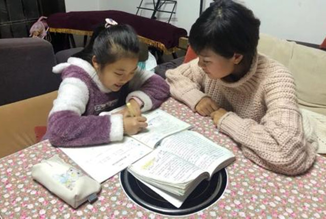 11岁闺女身上被“种草莓”，母亲一再逼问，孩子回答惹家人担忧