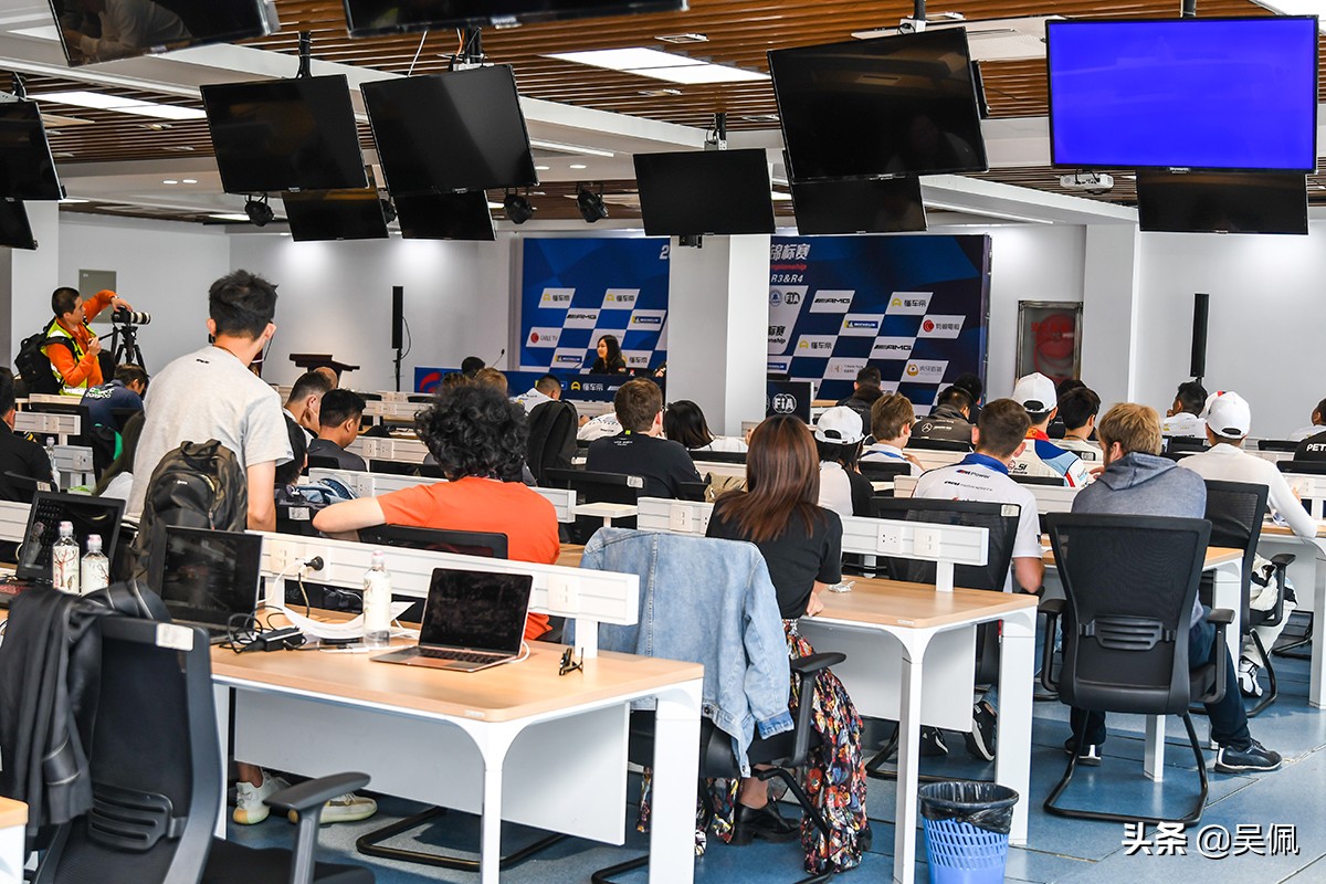 花500万去投资酒吧一年回本值得吗,当一名赛车手可以赚多少钱