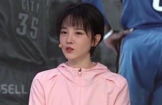 她曾因哮喘无奈放弃自己梦想，转型后因“泳衣太小”被质疑秀身材