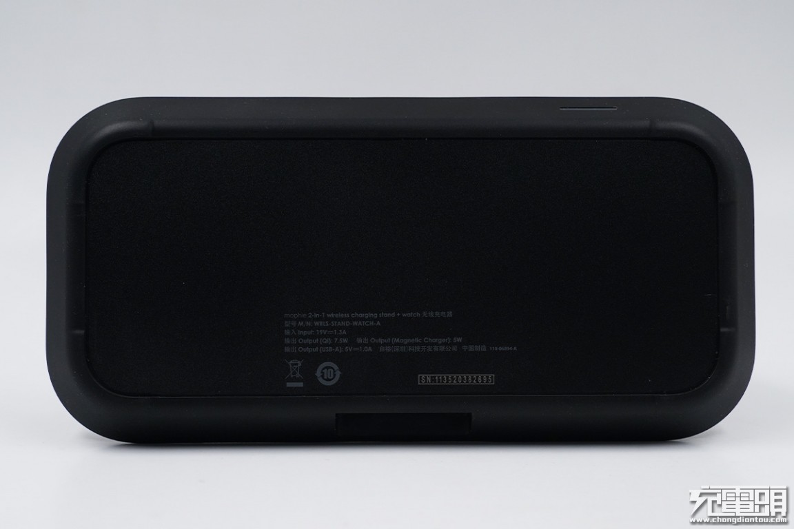 mophie二合一无线充电底座,mophie推出四合一无线充电器
