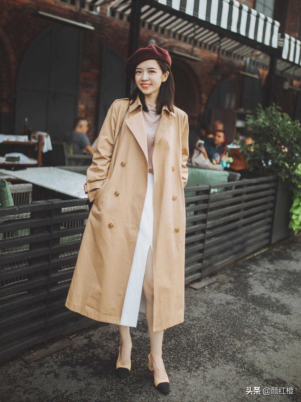 驼色长款冬季风衣的最佳搭配,秋天穿不厌的风衣驼色款更经典