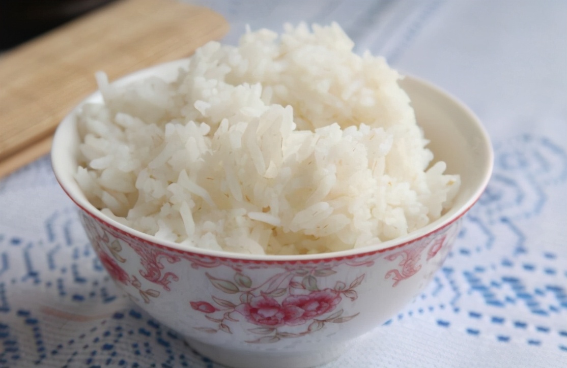 蒸米饭时一半米一半水可以吗,蒸米饭到一半能加水吗