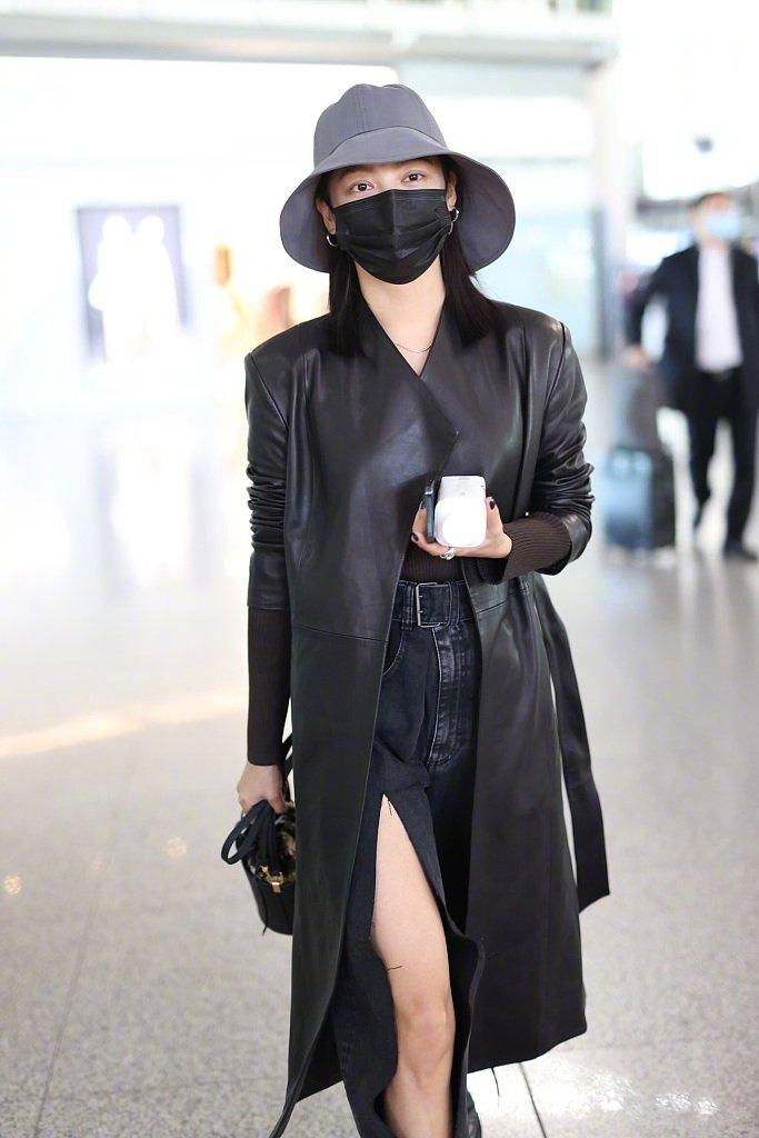 辛芷蕾大衣皮裤穿搭,辛芷蕾连体裤穿搭