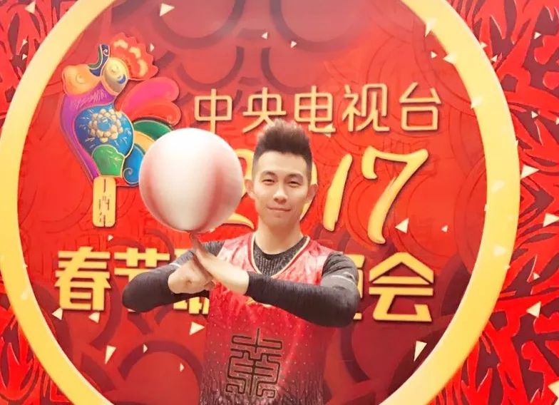 中国花式篮球领军视频,中国花式篮球第一人姜山