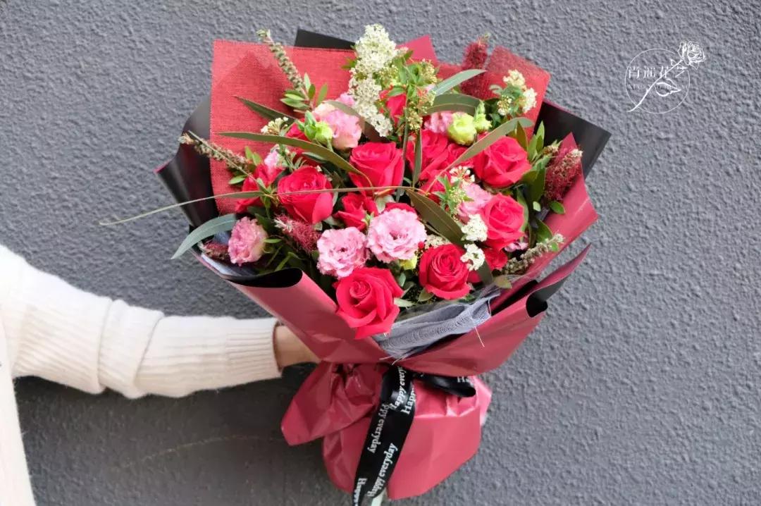 开花店一年能挣多少钱,花店到底利润有多少