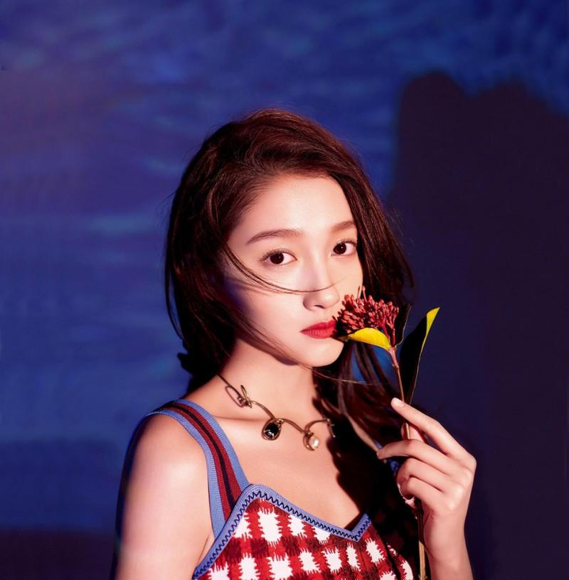 关晓彤九头身完整视频,关晓彤运动风搭配