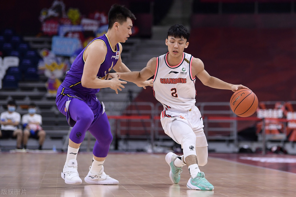 谁说小个子没防守？徐杰生断抖音训练王，3秒后杜锋表情亮了