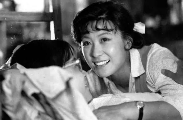 既有实至名归的双黄蛋，也有宁缺毋滥的空缺，最早那届金鸡奖好刚