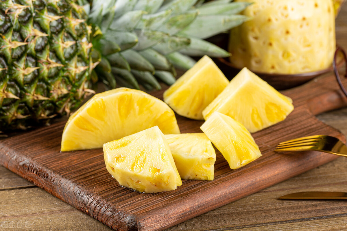 买菠萝怎么避免黑心,菠萝如何挑选甜的